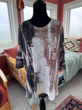 Abstract Print Women’s 3/4 Sleeve Top in Brown, White and Black. Jess & Jane. M